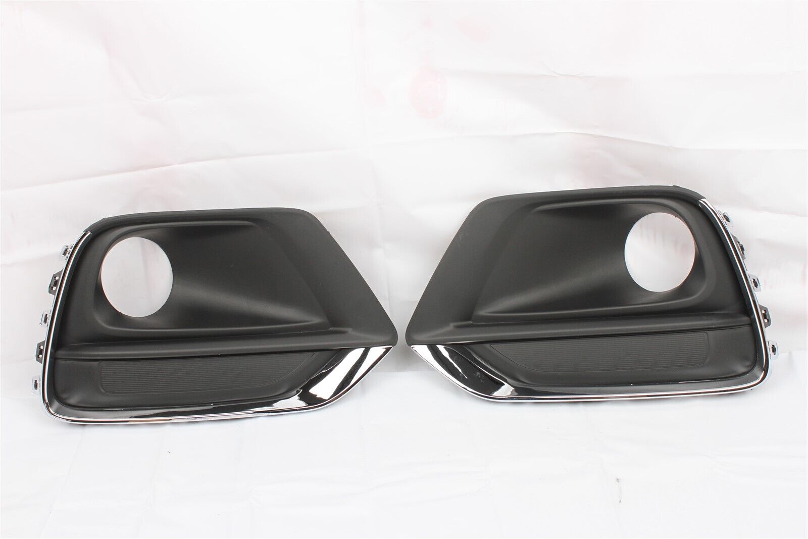 For Chevrolet Trax 2017-2022 FRONT BUMPER FOG LIGHT BEZEL GRILL SET