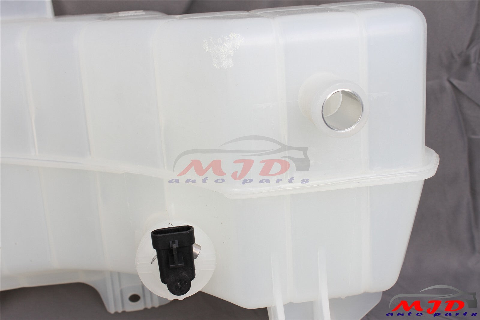 FOR Volvo VNL VNM 08-18 Mack Truck Heavy Duty Coolant Reservoir Tank 22061290
