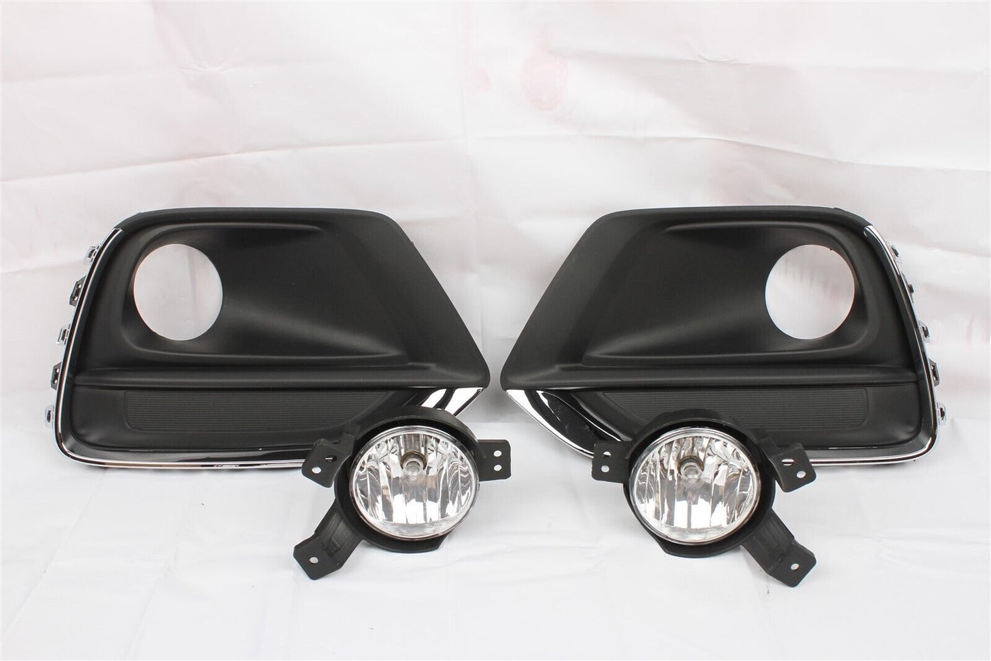 For Chevrolet Trax 2017-2022 FRONT BUMPER FOG LIGHT BEZEL GRILL SET