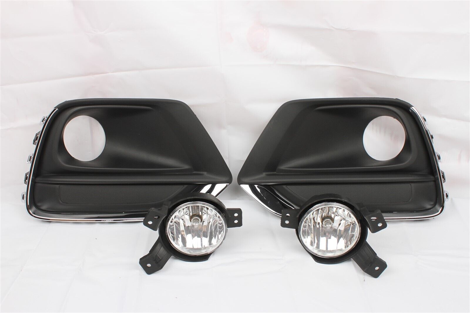 For Chevrolet Trax 2017-2022 FRONT BUMPER FOG LIGHT BEZEL GRILL SET